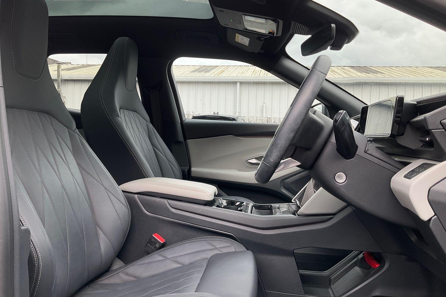 Ford Explorer Photo 16