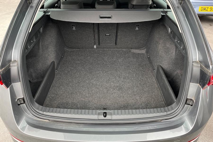 Skoda OCTAVIA Photo autoimg-f3ef9adddbe7136fcd90f709789fc640bc21e410.jpg