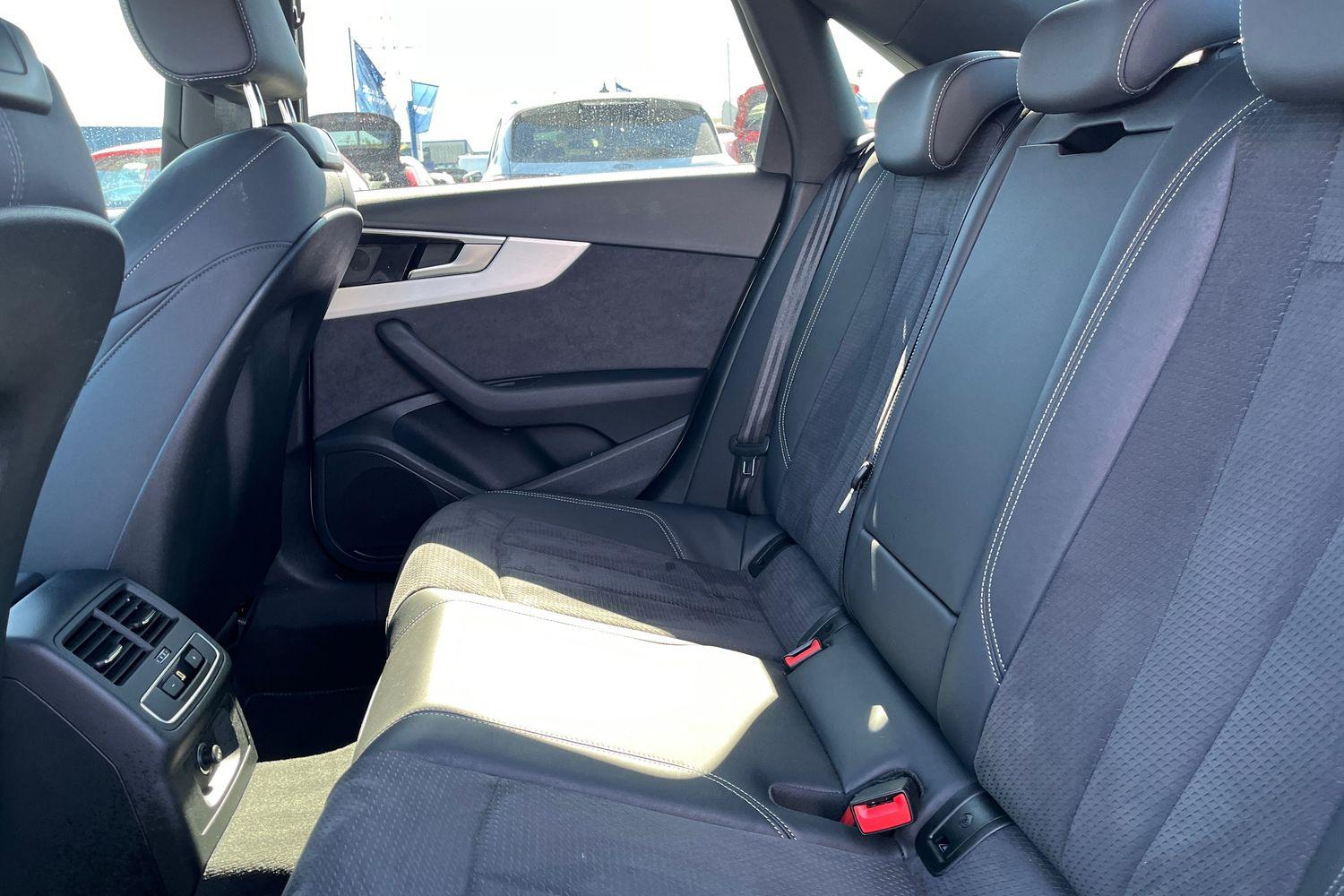 Audi A4 Photo 19
