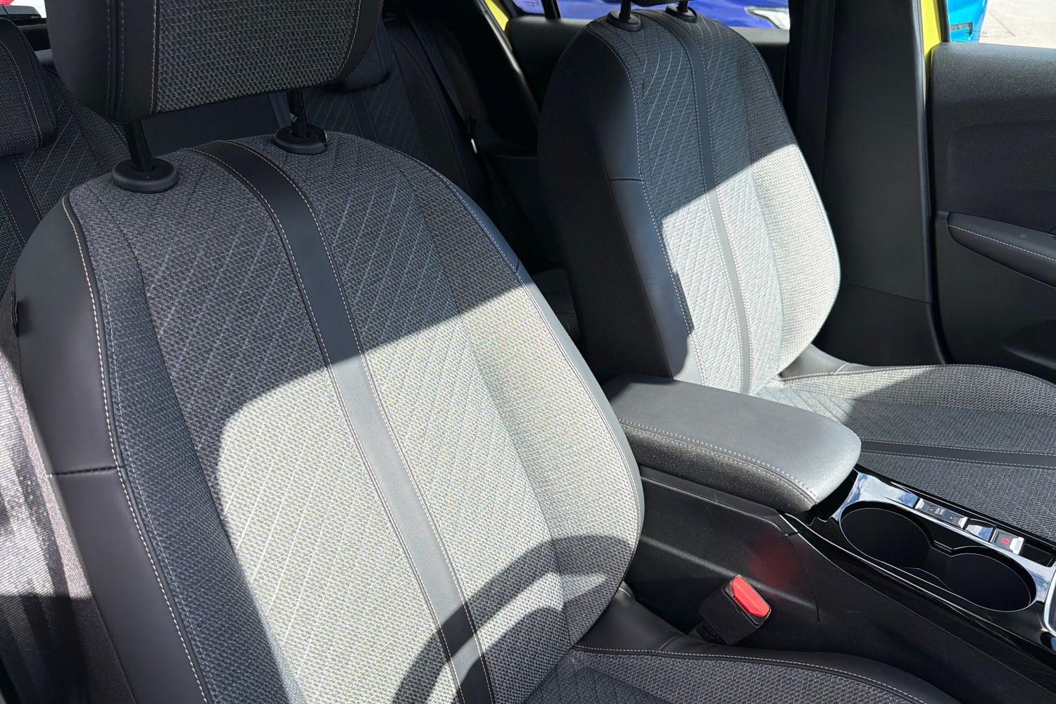 Peugeot 208 Photo 16