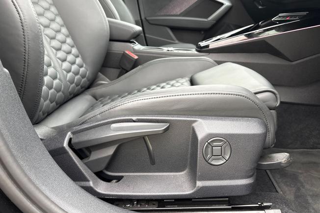 AUDI RS3 Photo 25