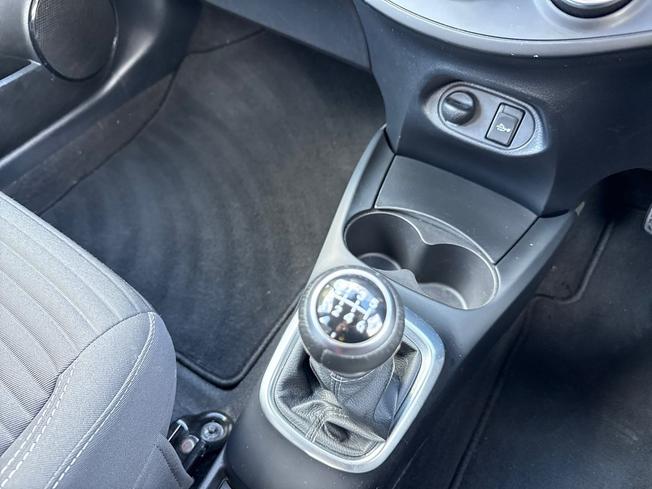 Toyota YARIS Photo 31