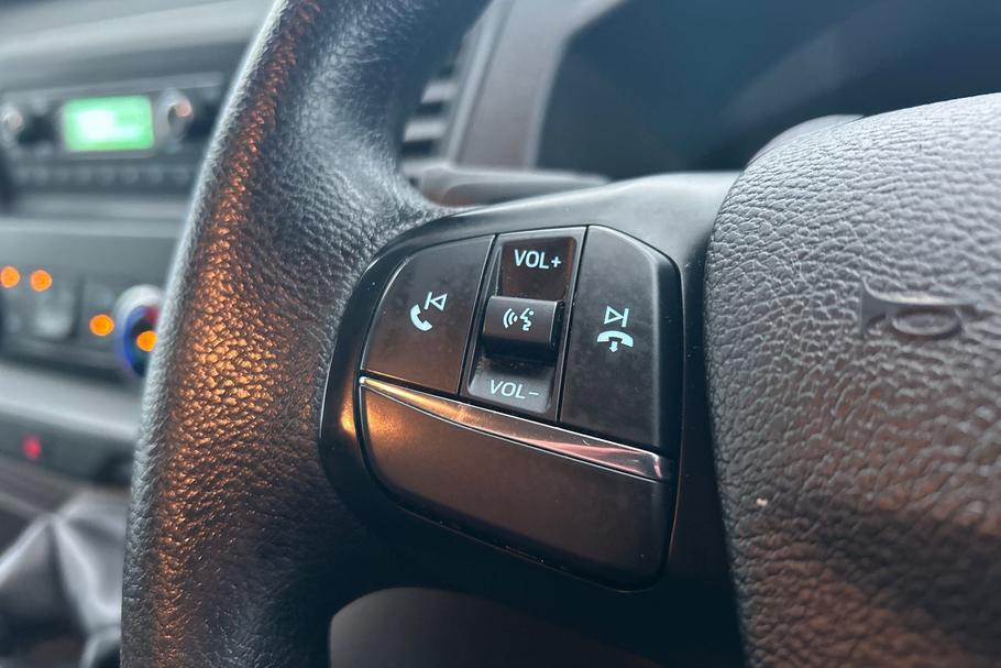 Used Ford TRANSIT CUSTOM YT19CSR 32