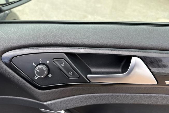 VOLKSWAGEN Golf Photo 31