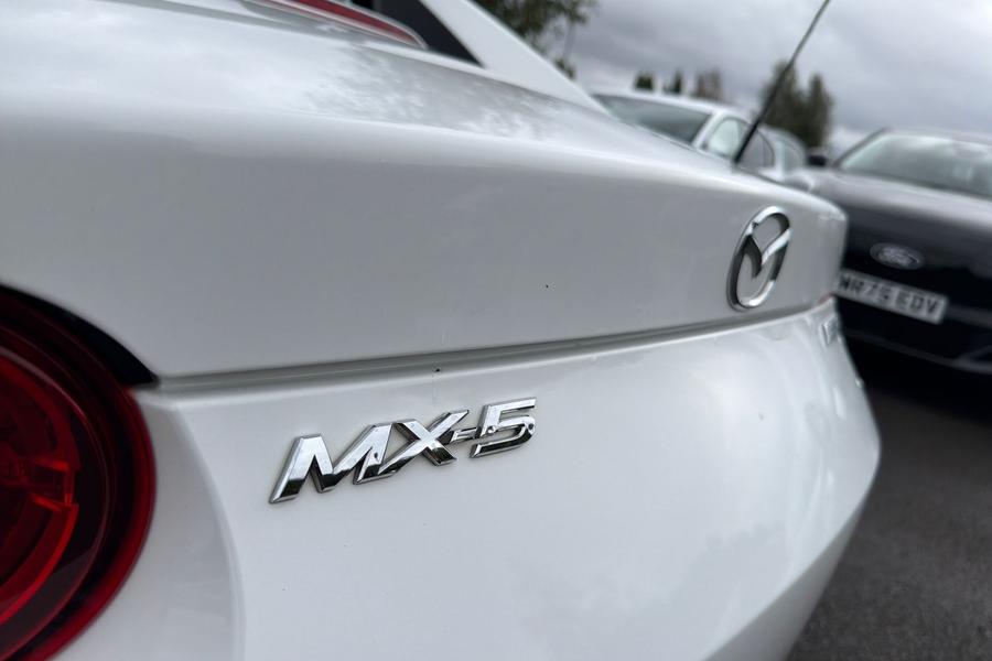 Mazda MX-5 Photo autoimg-f409573f23cfc12e5ded55be279eb20cf7a90dcb.jpg