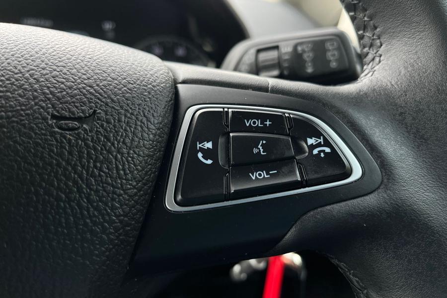 Ford EcoSport Photo autoimg-f40fcfb820c33ef95b5468ed0c6df458797b2164.jpg