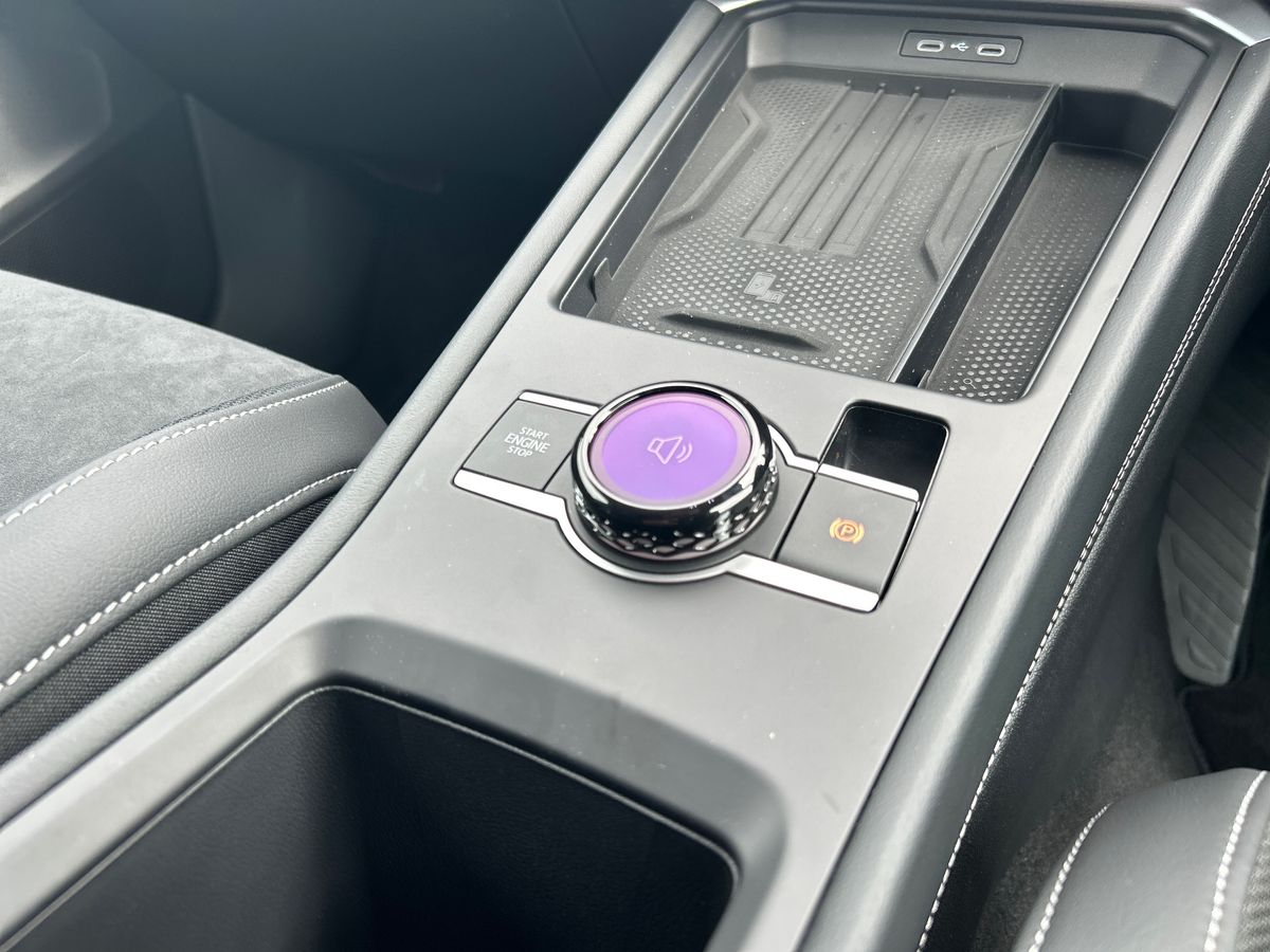 Volkswagen T-Roc Photo autoimg-f41589336432f8912305c8df4216d48212c64911.jpg