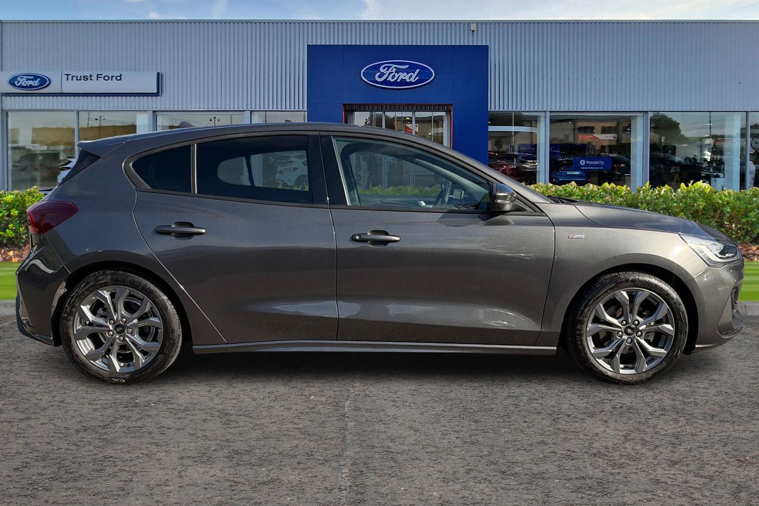 Ford FOCUS Photo 2