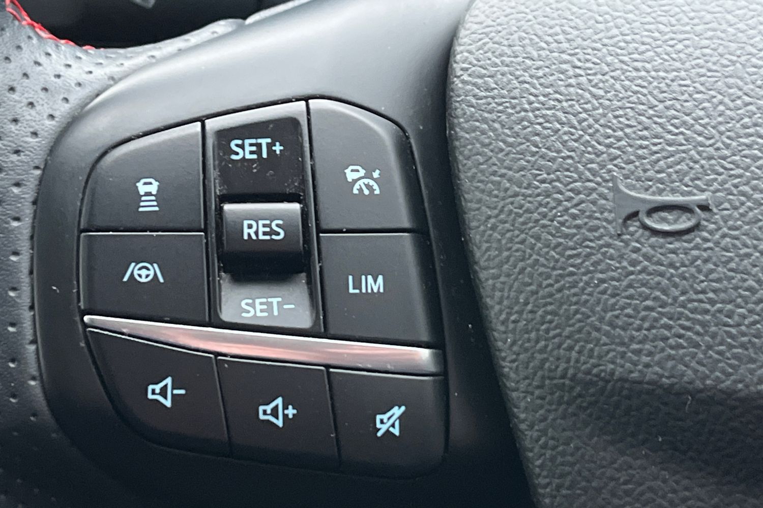Ford KUGA Photo 36