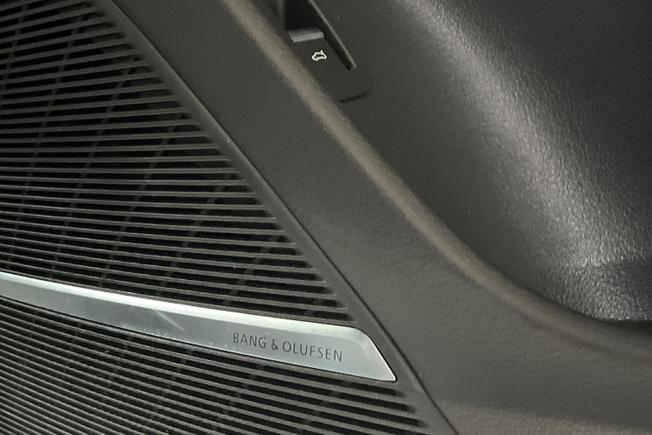 AUDI Q8 Photo 27