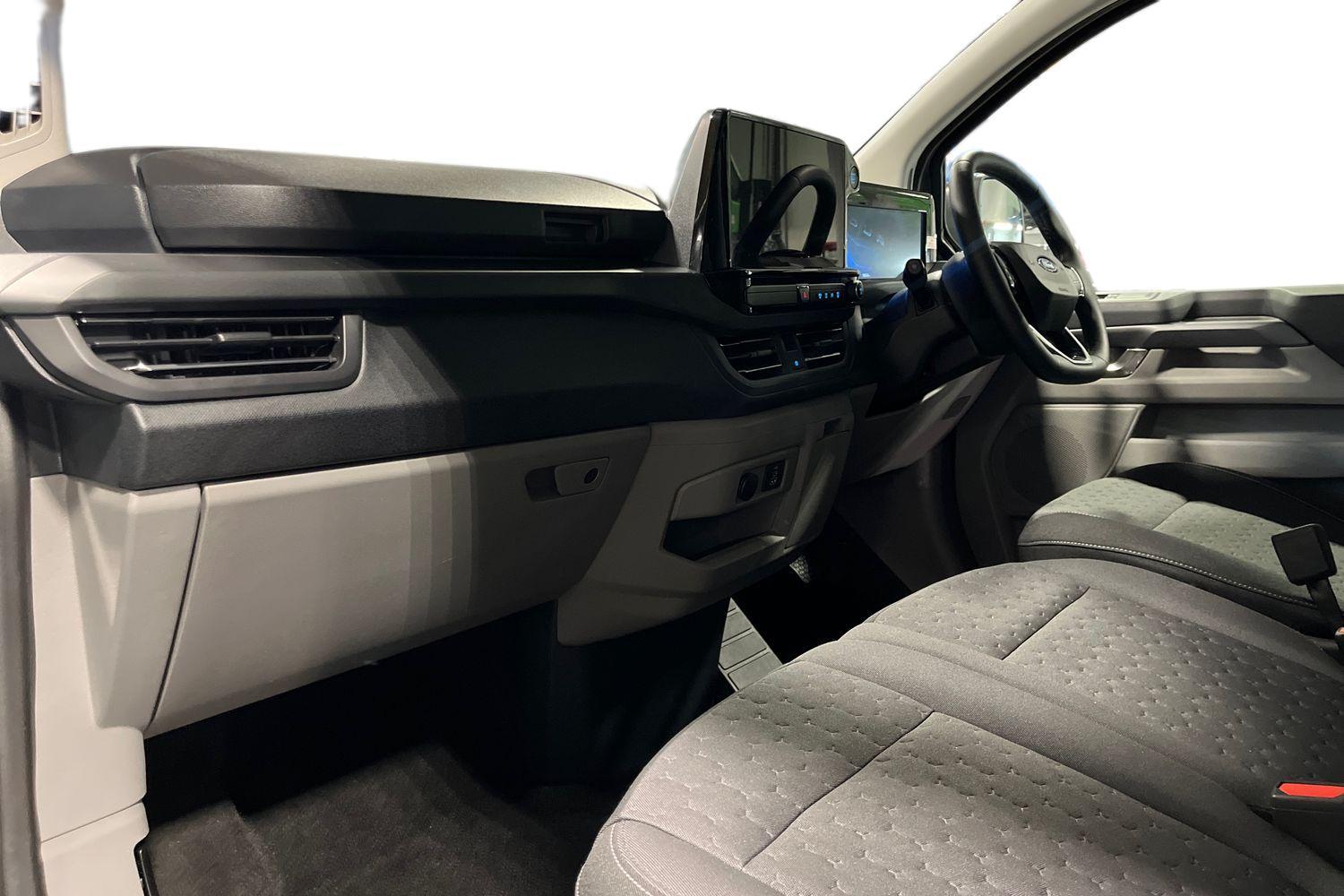 Ford TOURNEO CUSTOM Photo 2