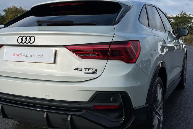 AUDI Q3 Photo 18