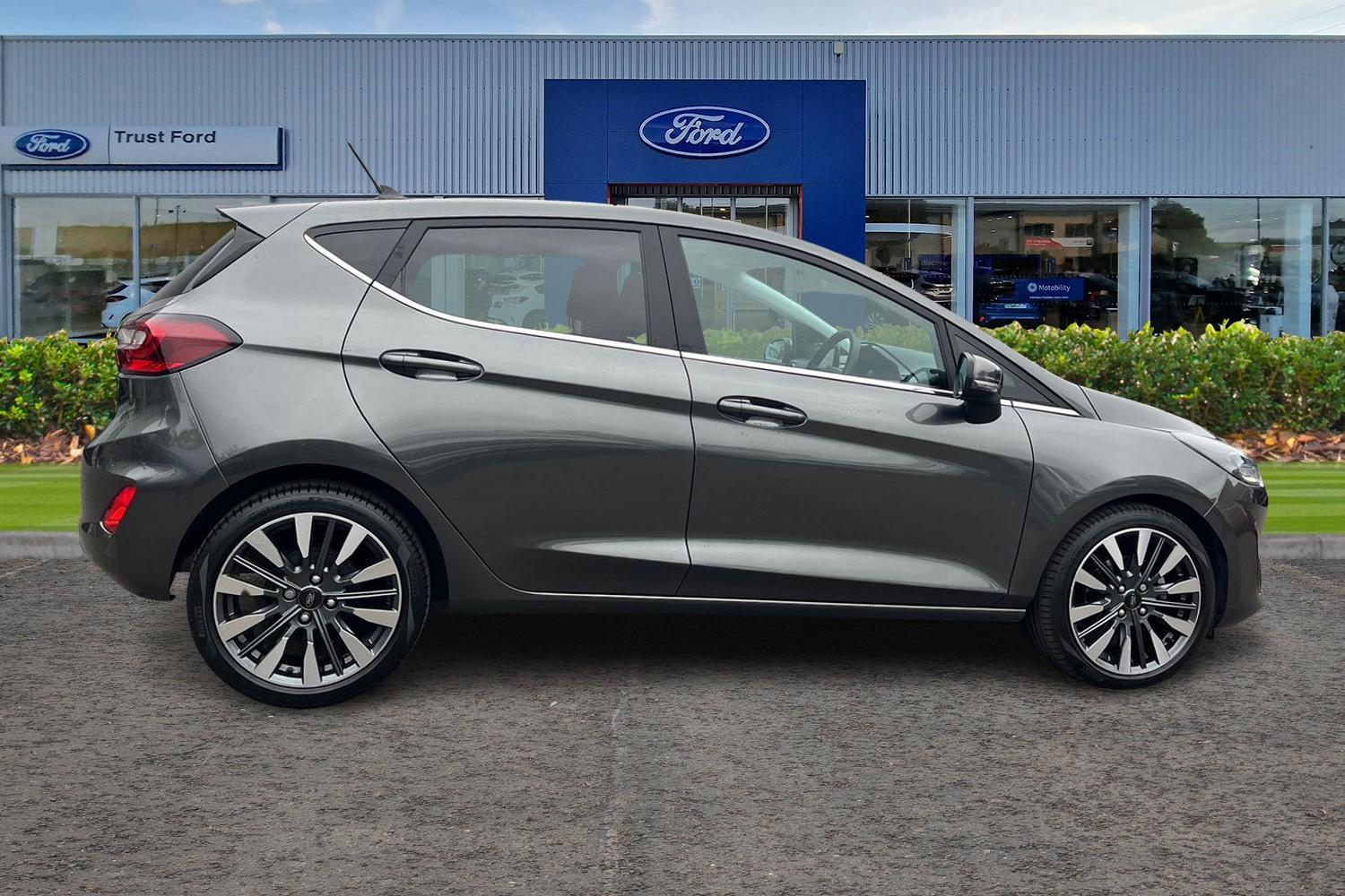 Ford FIESTA Photo 2