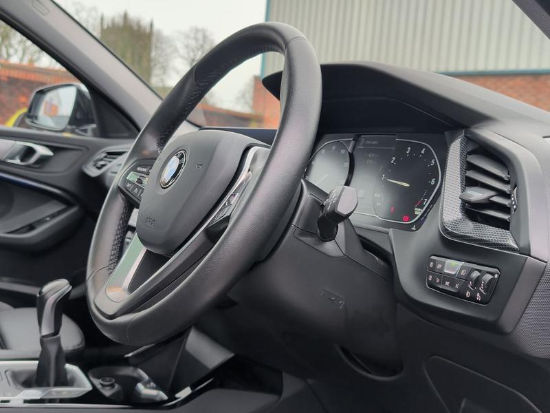 Used BMW 1 Series YG20AEF 38