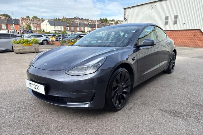 TESLA Model 3 Photo 28