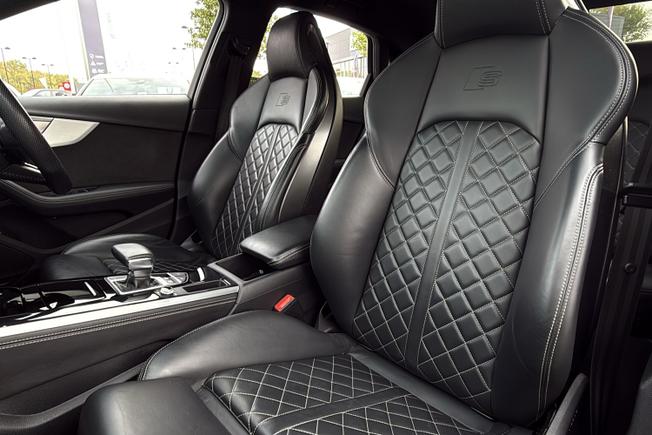 AUDI S4 Photo 21