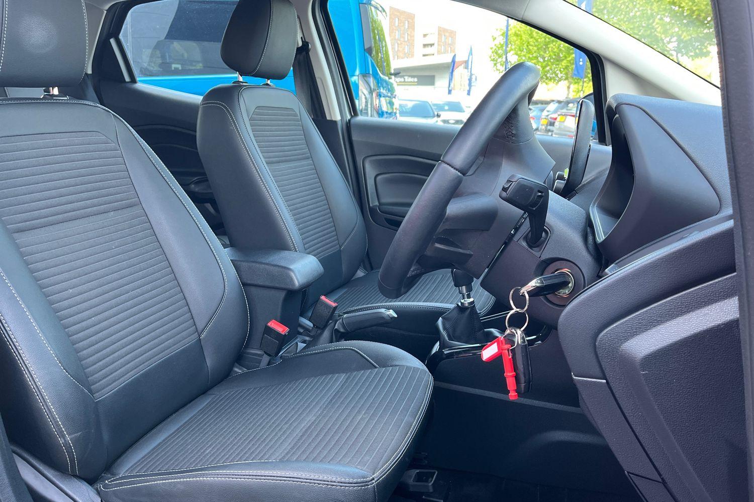 Ford ECOSPORT Photo 16