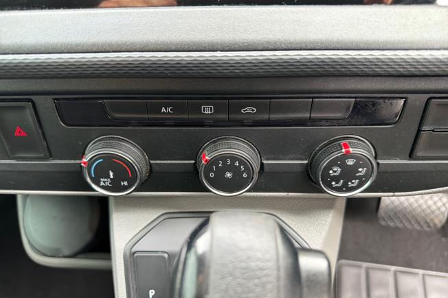 VOLKSWAGEN Transporter Shuttle Photo 41
