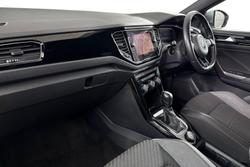 VOLKSWAGEN T-Roc Photo 2