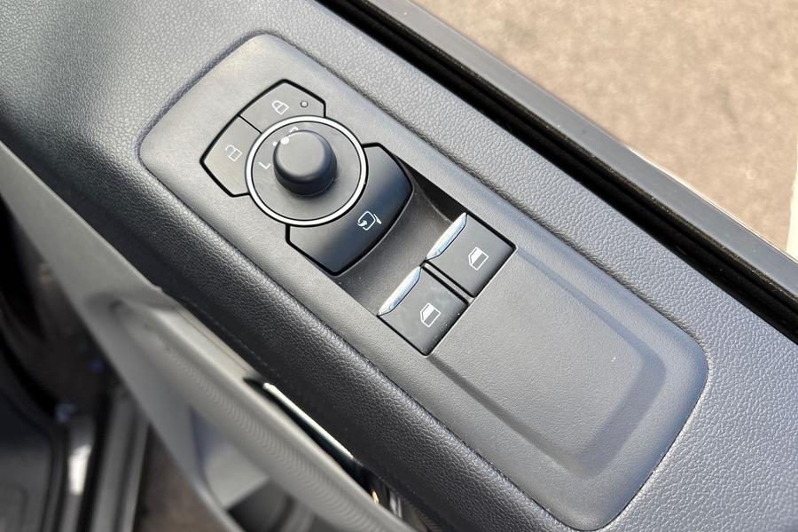 Ford TRANSIT CUSTOM Photo autoimg-f44f886e02d9bd811e3a8cd2b869bdec33cb9ed4.jpg