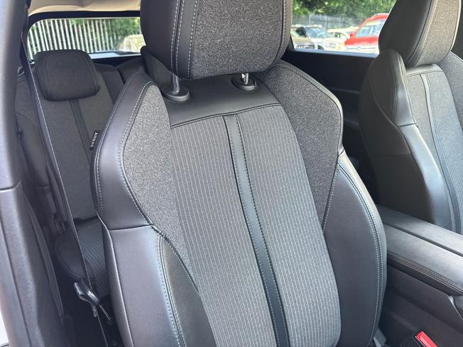 PEUGEOT 5008 Photo 47