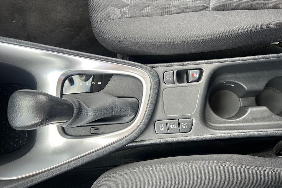 Toyota YARIS Photo autoimg-f453629f3f6651c10c1298eb538050f6519baa96.jpg