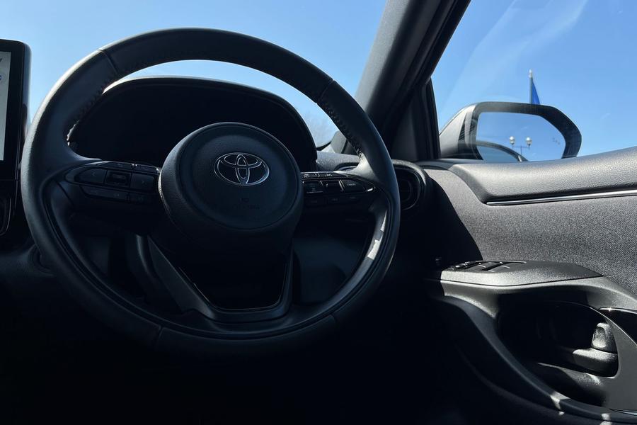 Toyota YARIS Photo autoimg-f456a09c7d80cd62a9037f6cb6a9c090e71847ee.jpg