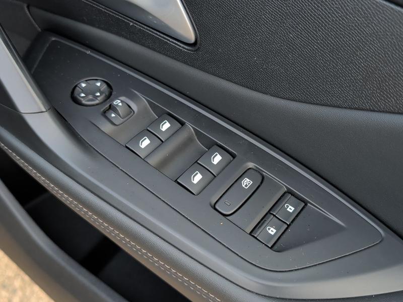 Used Peugeot 308 MT72YTA 24