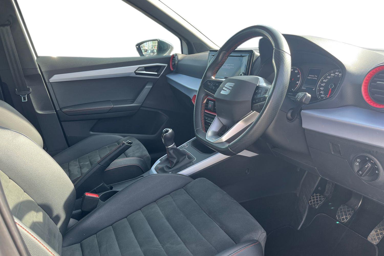 SEAT ARONA Photo 8