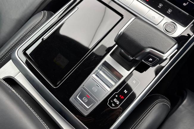 AUDI Q8 Photo 33