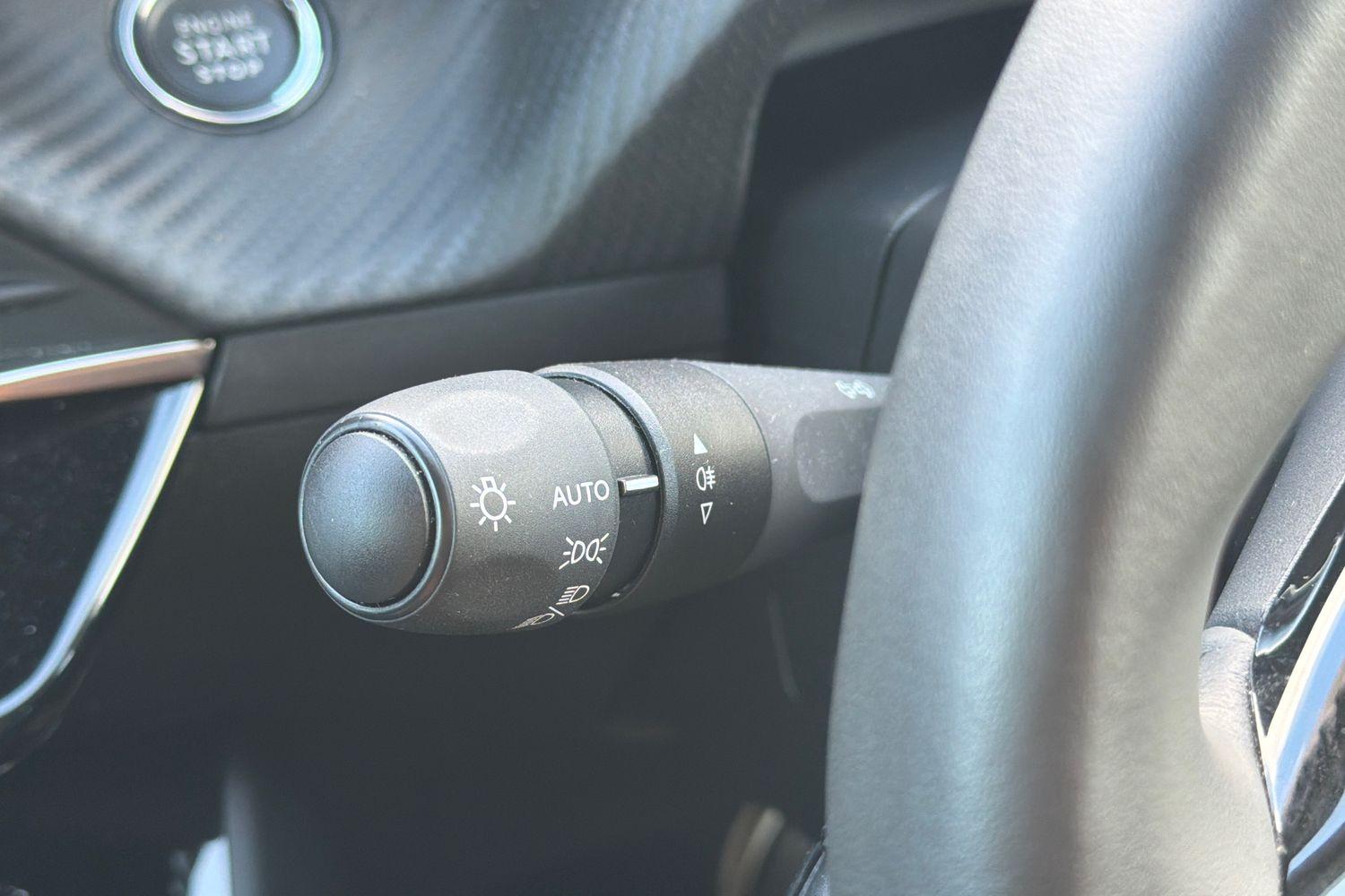 Peugeot 208 Photo 13