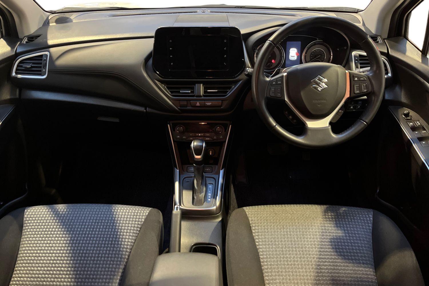 Suzuki S-CROSS Photo 9
