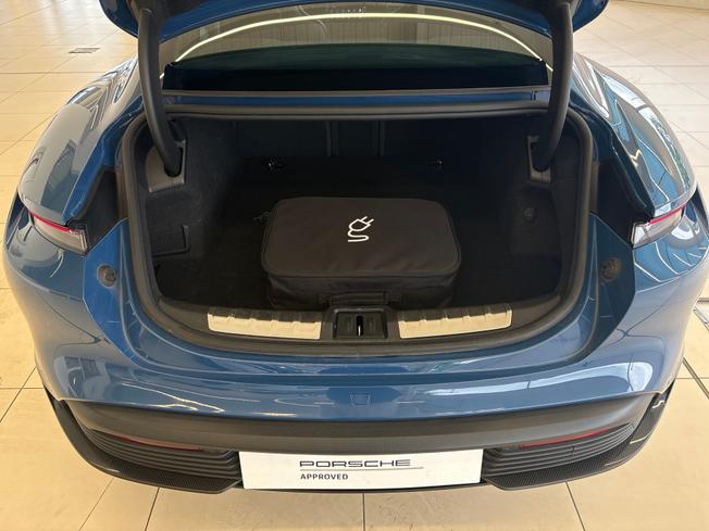 PORSCHE Taycan Photo 19