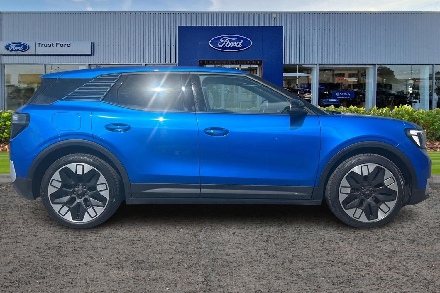 Ford Explorer Photo 2