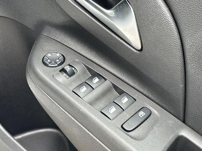 VAUXHALL Corsa Photo 46