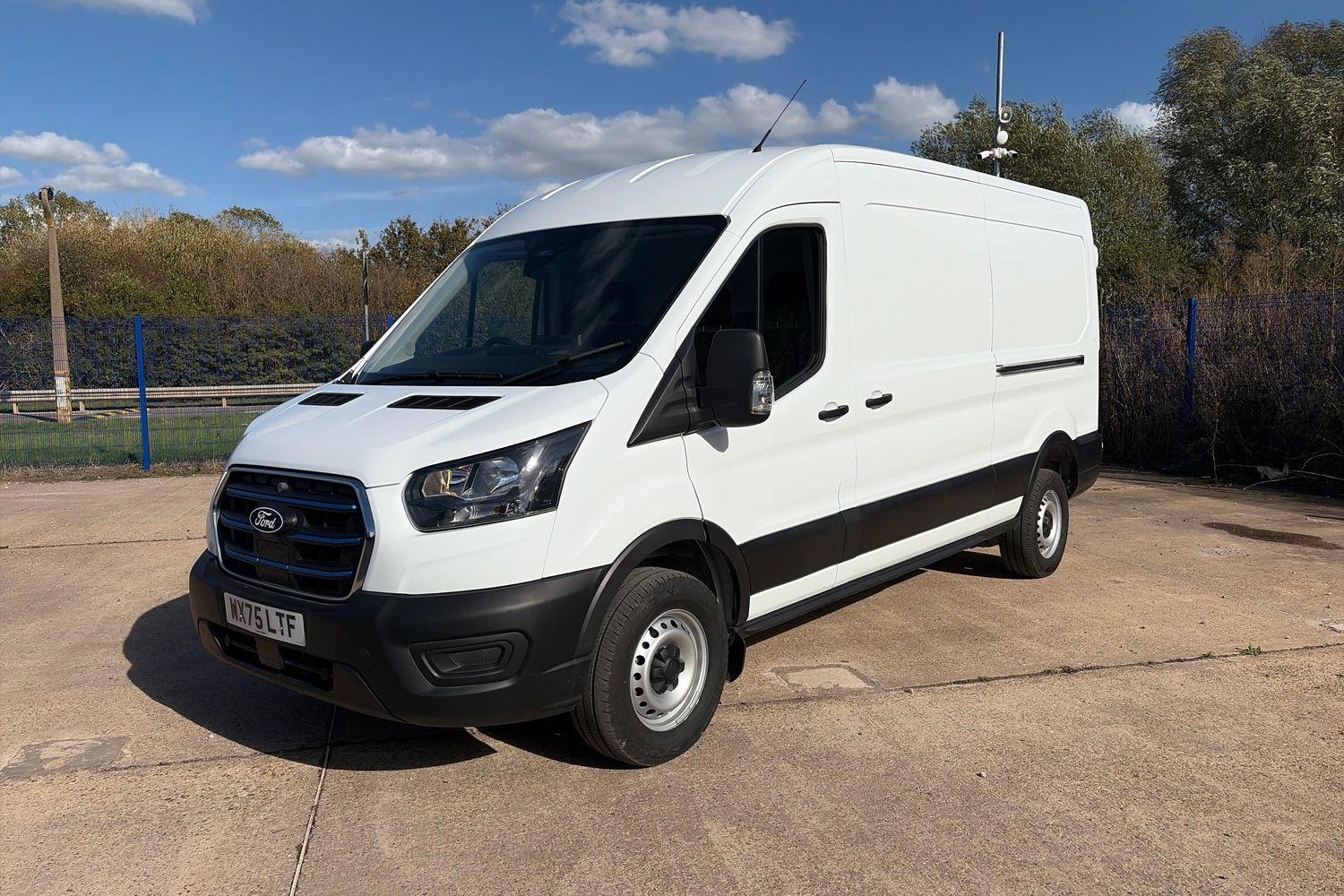 Ford E-TRANSIT Photo 24