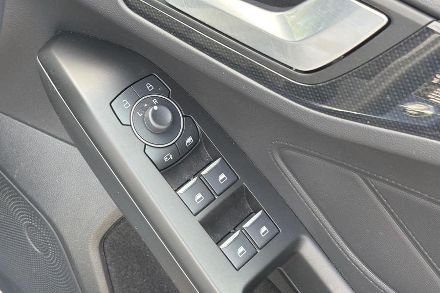 Ford FOCUS Photo autoimg-f46e601e2d2b8da2ce172a087bfb24e3426e8692.jpg