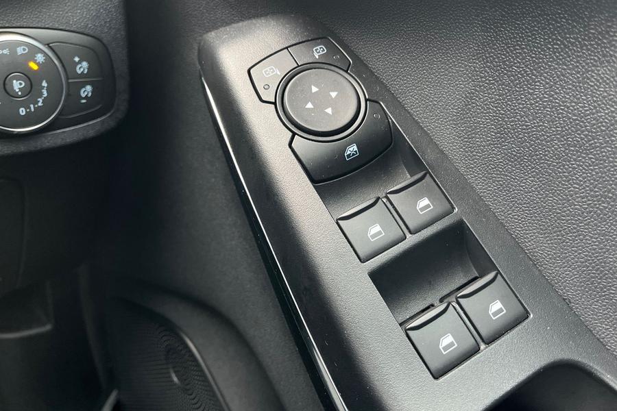 Ford FIESTA Photo autoimg-f46f0cf9cd6751585f7f23be902df03b1d1f9cde.jpg