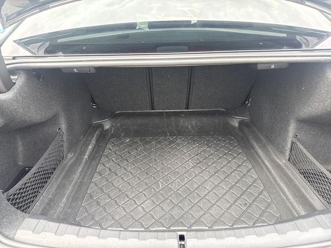 BMW 3 Series Photo 12