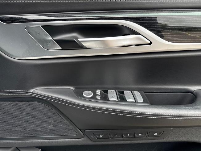 BMW 7 Series Photo 31