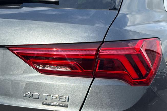 AUDI Q3 Photo 18