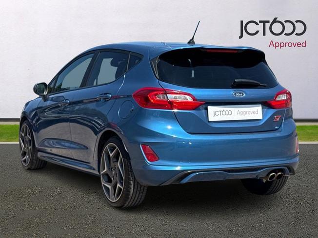 FORD Fiesta Photo 3