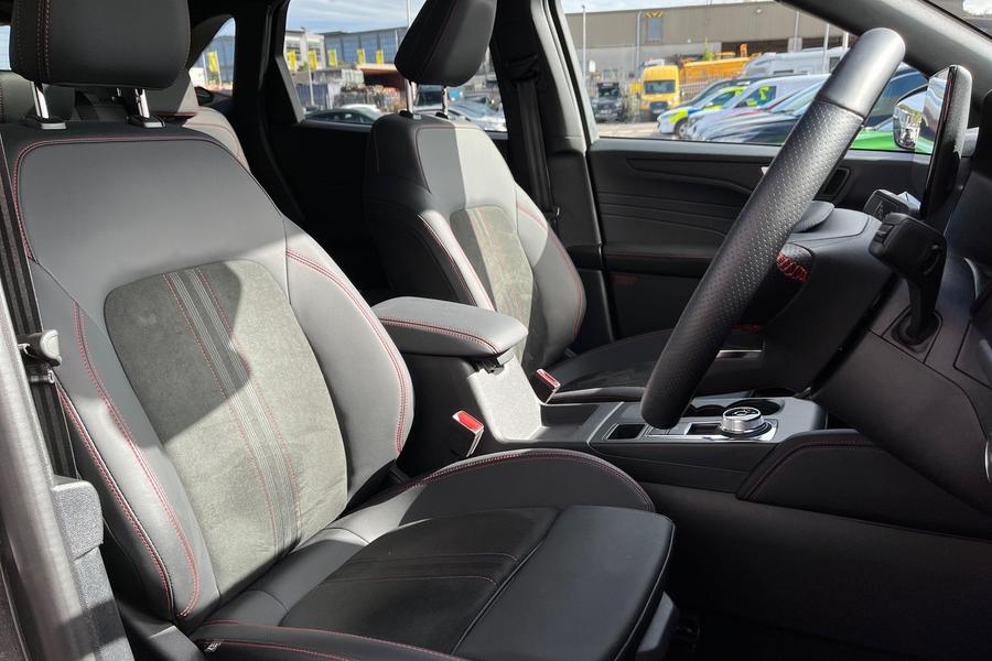 Ford KUGA Photo autoimg-f48dd6b7739376171987a41a3d54c431a0c07ae7.jpg