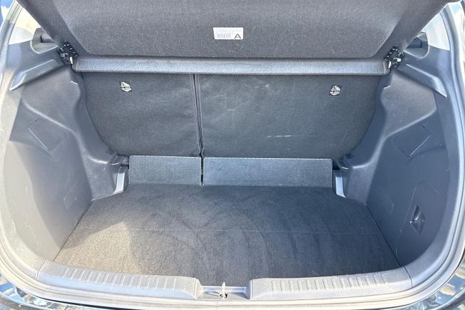 TOYOTA Yaris Photo 12