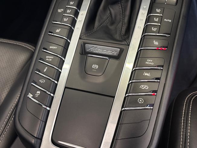 PORSCHE Macan Photo 40