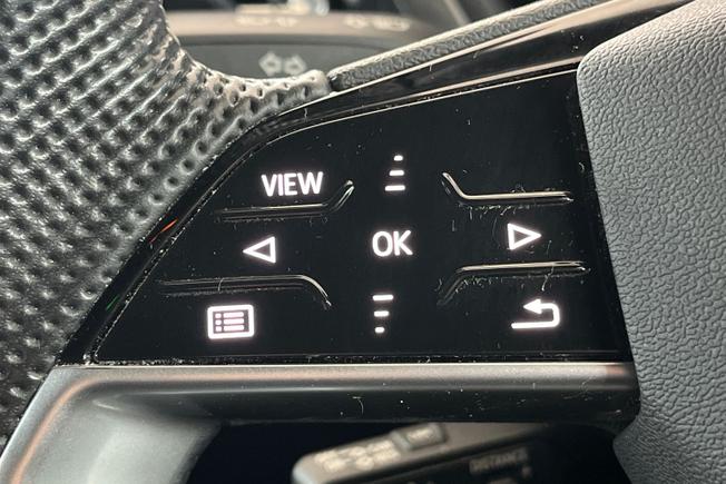 AUDI Q4 e-tron Photo 16