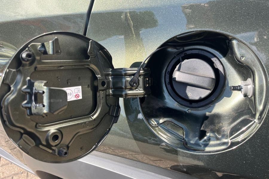Lexus UX Photo autoimg-f49bf876b90ee4b3411d4ac9d2d85e11fb4df5fb.jpg