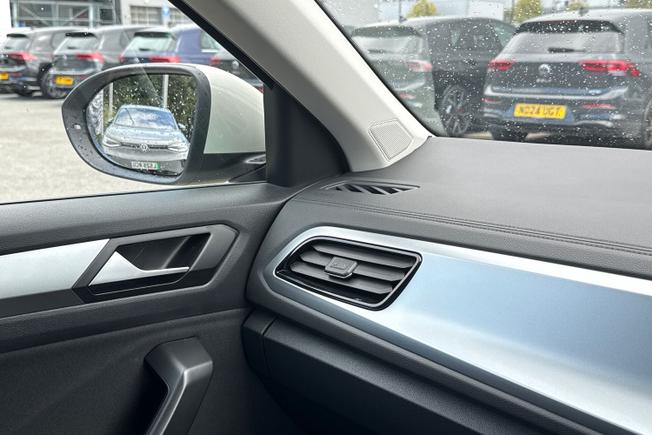 VOLKSWAGEN T-Roc Photo 41