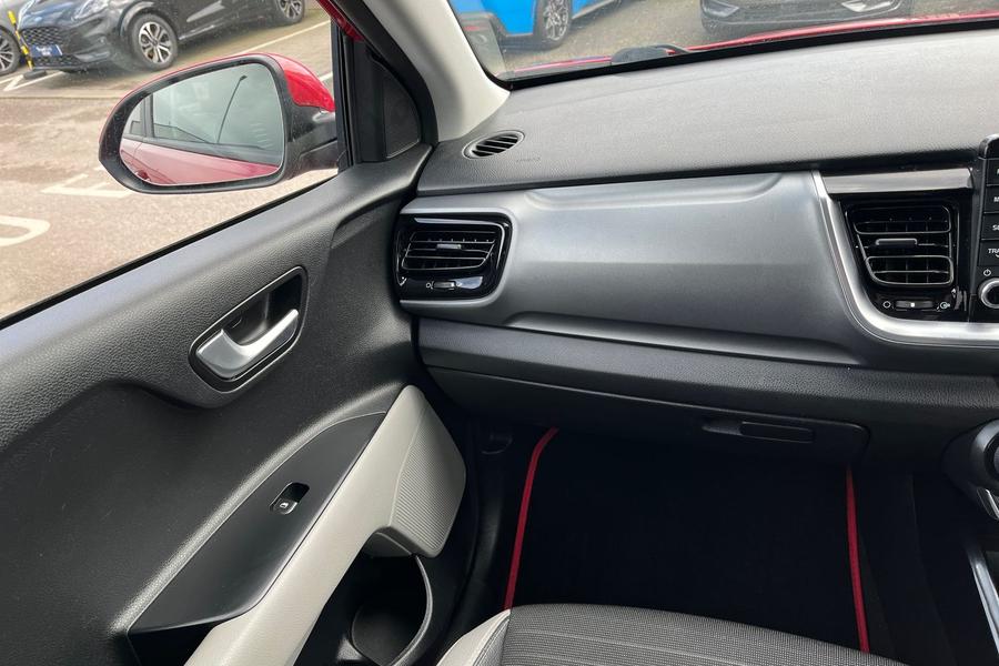 Kia STONIC Photo autoimg-f4b043b0850b476d6a3735c2792a2913c33fae42.jpg