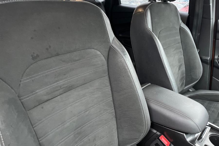 Ford KUGA Photo autoimg-f4b8176f3072092d7426516d383fae119376b751.jpg